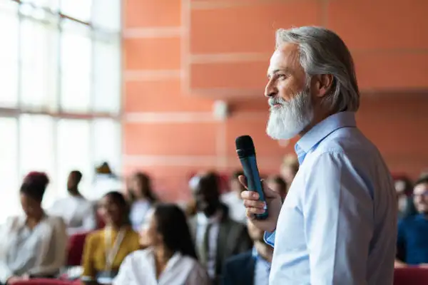 Como Contratar um Palestrante Motivacional e Transformar Seu Evento